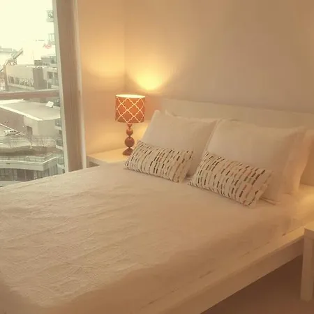 Lavish Suites - Luxury One Bedroom Condo- Cn Tower